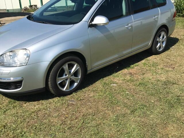 Серый Фольксваген Гольф, объемом двигателя 1.4 л и пробегом 131 тыс. км за 8800 $, фото 1 на Automoto.ua