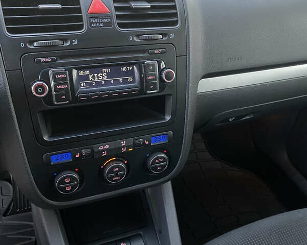 Серый Фольксваген Гольф, объемом двигателя 1.39 л и пробегом 243 тыс. км за 5499 $, фото 14 на Automoto.ua