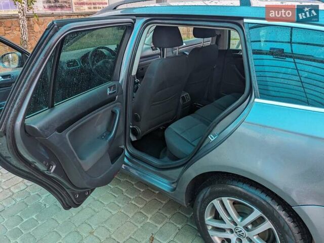 Серый Фольксваген Гольф, объемом двигателя 1.6 л и пробегом 351 тыс. км за 6500 $, фото 5 на Automoto.ua