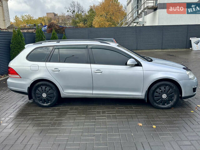 Фольксваген Гольф 2009 в Черкассах на Automoto.ua Серый Фольксваген Гольф, объемом двигателя 1.9 л и пробегом 221 тыс. км за 6950 $, фото 3 на Automoto.ua