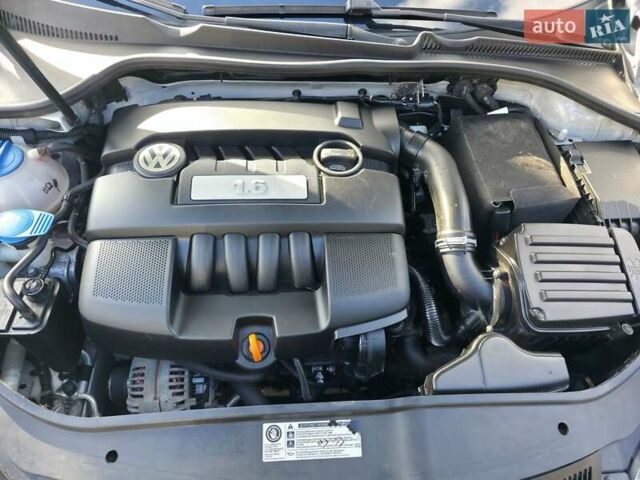 Серый Фольксваген Гольф, объемом двигателя 1.6 л и пробегом 227 тыс. км за 6250 $, фото 6 на Automoto.ua