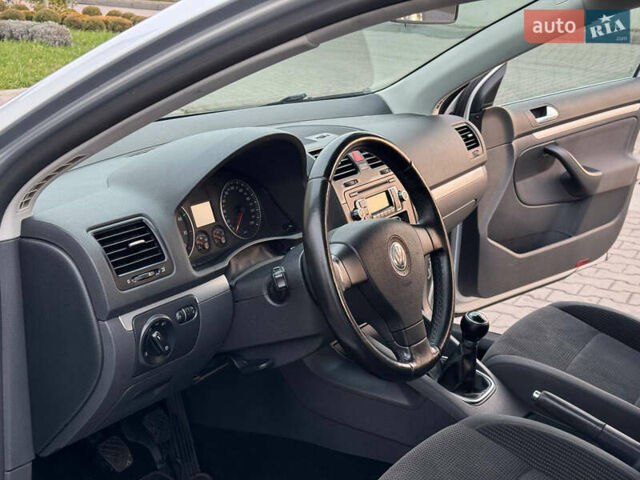 Серый Фольксваген Гольф, объемом двигателя 1.4 л и пробегом 229 тыс. км за 5900 $, фото 22 на Automoto.ua