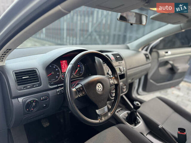 Серый Фольксваген Гольф, объемом двигателя 1.6 л и пробегом 225 тыс. км за 6450 $, фото 19 на Automoto.ua