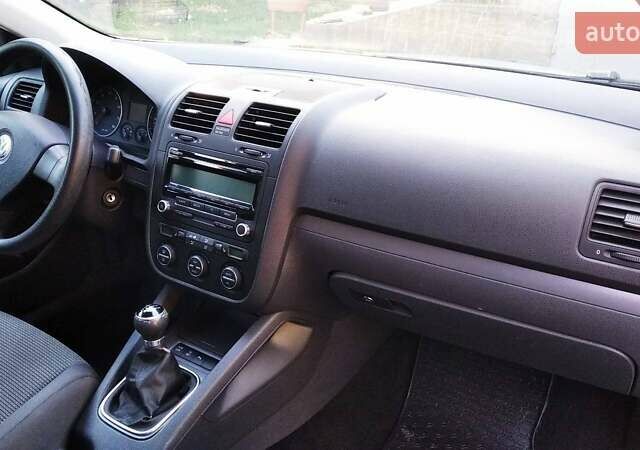 Серый Фольксваген Гольф, объемом двигателя 1.6 л и пробегом 222 тыс. км за 6799 $, фото 9 на Automoto.ua