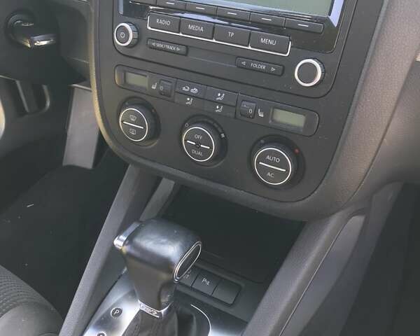 Серый Фольксваген Гольф, объемом двигателя 1.4 л и пробегом 131 тыс. км за 8800 $, фото 14 на Automoto.ua