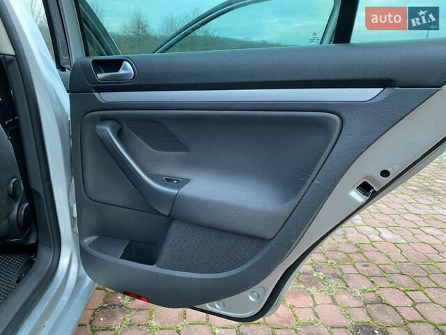 Серый Фольксваген Гольф, объемом двигателя 1.9 л и пробегом 343 тыс. км за 5900 $, фото 86 на Automoto.ua