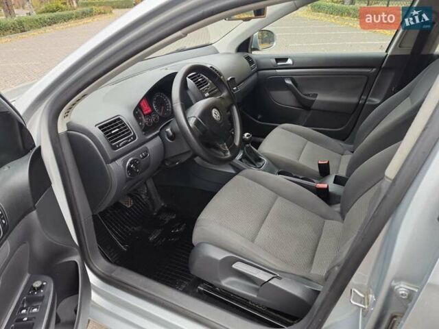 Серый Фольксваген Гольф, объемом двигателя 1.6 л и пробегом 284 тыс. км за 6350 $, фото 11 на Automoto.ua