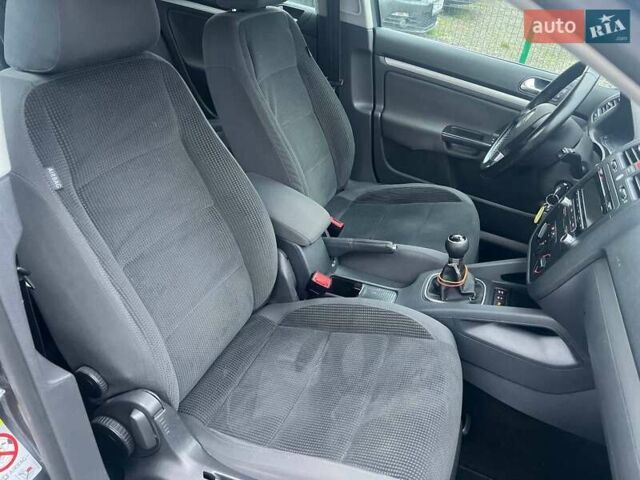 Серый Фольксваген Гольф, объемом двигателя 1.4 л и пробегом 263 тыс. км за 6500 $, фото 46 на Automoto.ua