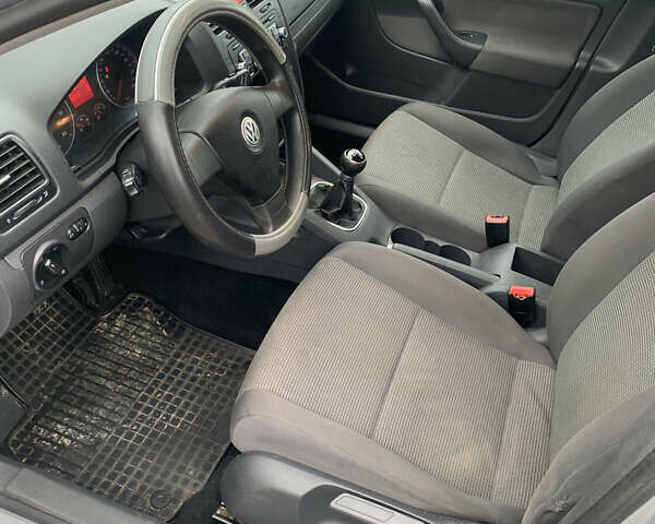 Сірий Фольксваген Гольф, об'ємом двигуна 1.9 л та пробігом 270 тис. км за 6200 $, фото 4 на Automoto.ua