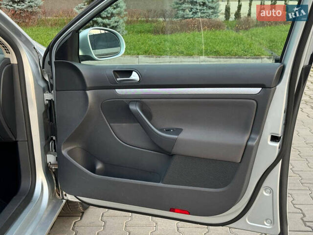 Серый Фольксваген Гольф, объемом двигателя 1.4 л и пробегом 229 тыс. км за 5900 $, фото 33 на Automoto.ua