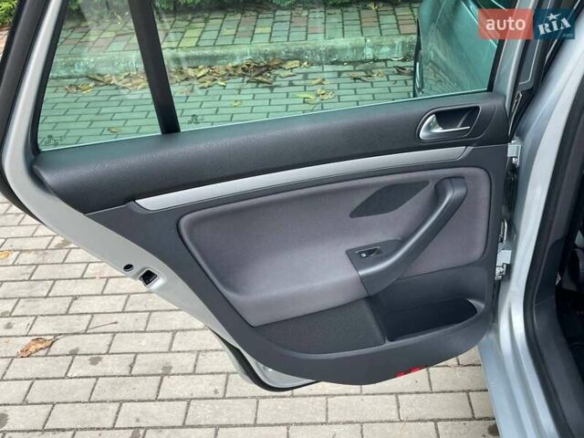 Серый Фольксваген Гольф, объемом двигателя 1.4 л и пробегом 214 тыс. км за 6200 $, фото 17 на Automoto.ua