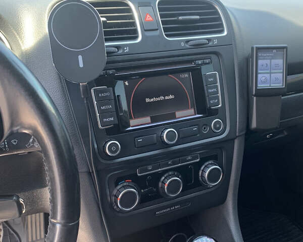 Серый Фольксваген Гольф, объемом двигателя 1.6 л и пробегом 320 тыс. км за 7350 $, фото 5 на Automoto.ua