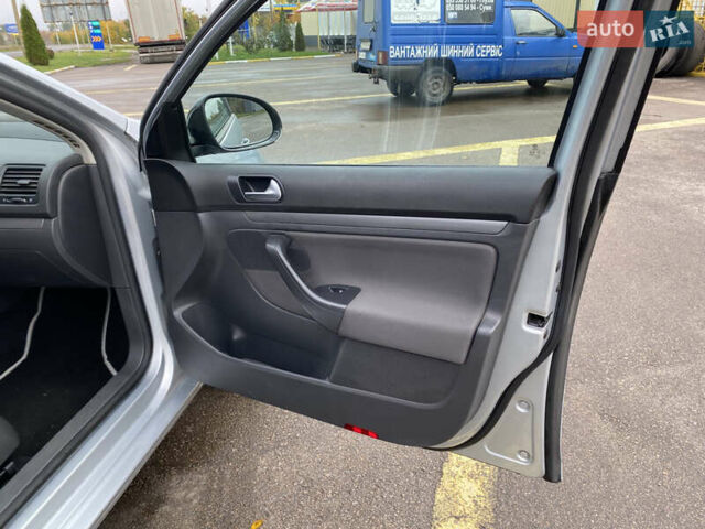 Сірий Фольксваген Гольф, об'ємом двигуна 1.6 л та пробігом 206 тис. км за 6750 $, фото 17 на Automoto.ua