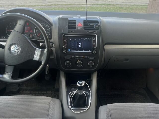 Серый Фольксваген Гольф, объемом двигателя 1.9 л и пробегом 315 тыс. км за 6000 $, фото 5 на Automoto.ua