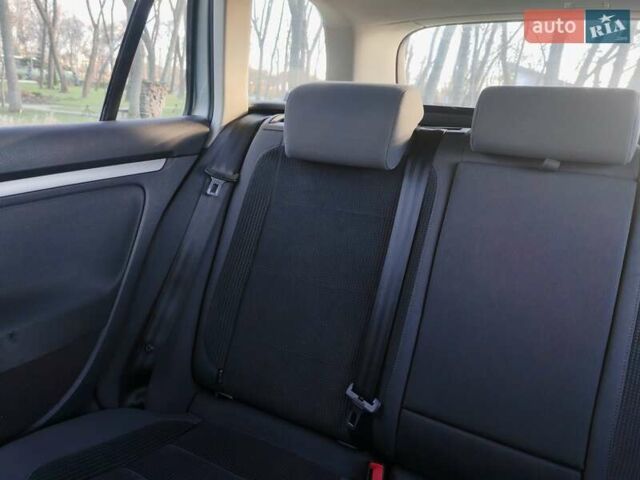 Серый Фольксваген Гольф, объемом двигателя 1.4 л и пробегом 245 тыс. км за 6000 $, фото 22 на Automoto.ua