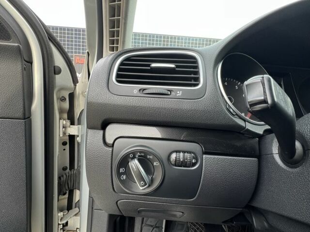 Серый Фольксваген Гольф, объемом двигателя 1.4 л и пробегом 230 тыс. км за 5500 $, фото 10 на Automoto.ua