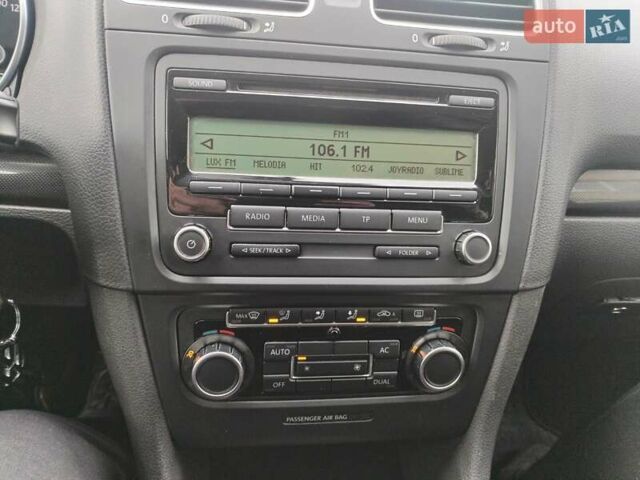 Серый Фольксваген Гольф, объемом двигателя 1.6 л и пробегом 253 тыс. км за 7700 $, фото 61 на Automoto.ua