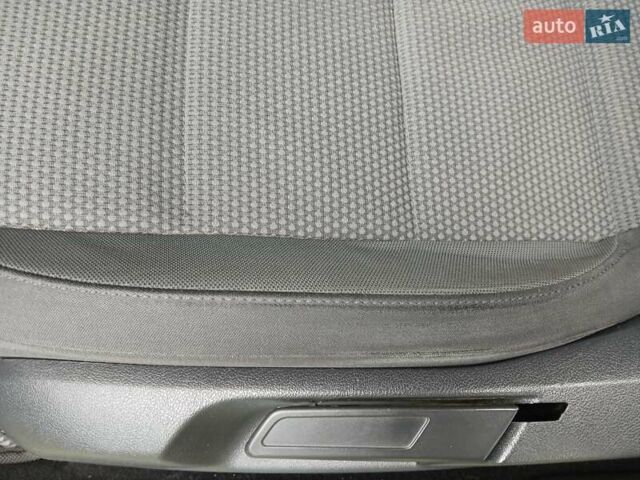 Серый Фольксваген Гольф, объемом двигателя 1.6 л и пробегом 260 тыс. км за 7400 $, фото 20 на Automoto.ua