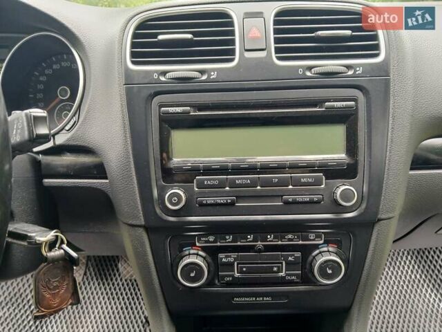 Серый Фольксваген Гольф, объемом двигателя 1.6 л и пробегом 260 тыс. км за 7400 $, фото 16 на Automoto.ua