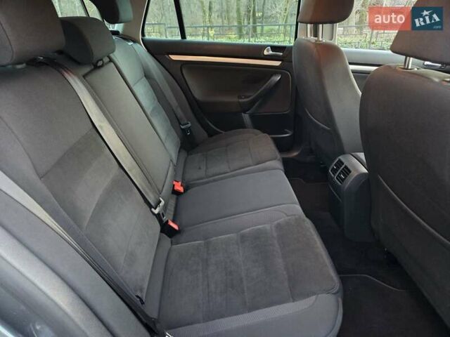 Серый Фольксваген Гольф, объемом двигателя 1.4 л и пробегом 259 тыс. км за 8500 $, фото 20 на Automoto.ua