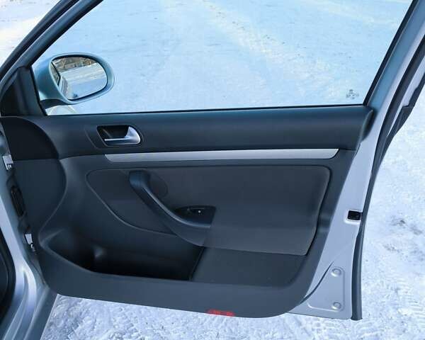 Серый Фольксваген Гольф, объемом двигателя 1.97 л и пробегом 350 тыс. км за 5900 $, фото 8 на Automoto.ua