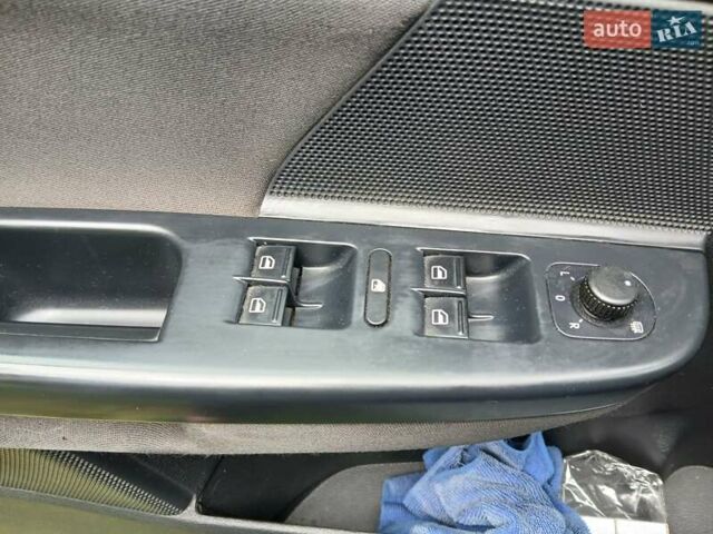 Серый Фольксваген Гольф, объемом двигателя 1.6 л и пробегом 260 тыс. км за 7400 $, фото 30 на Automoto.ua