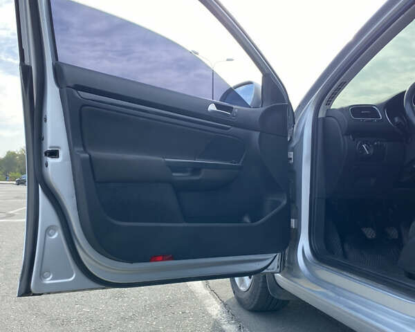 Серый Фольксваген Гольф, объемом двигателя 1.6 л и пробегом 207 тыс. км за 7700 $, фото 15 на Automoto.ua