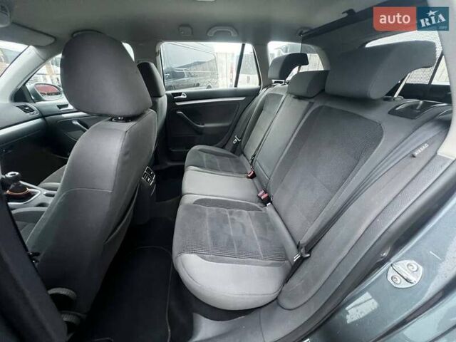 Серый Фольксваген Гольф, объемом двигателя 1.4 л и пробегом 263 тыс. км за 6500 $, фото 17 на Automoto.ua