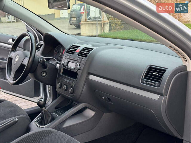 Серый Фольксваген Гольф, объемом двигателя 1.4 л и пробегом 229 тыс. км за 5900 $, фото 20 на Automoto.ua