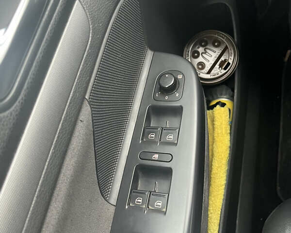 Серый Фольксваген Гольф, объемом двигателя 1.39 л и пробегом 250 тыс. км за 5912 $, фото 10 на Automoto.ua