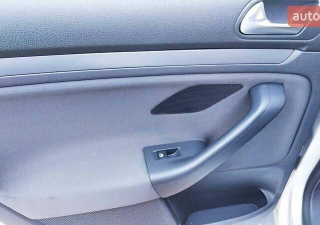 Серый Фольксваген Гольф, объемом двигателя 1.6 л и пробегом 222 тыс. км за 6799 $, фото 19 на Automoto.ua