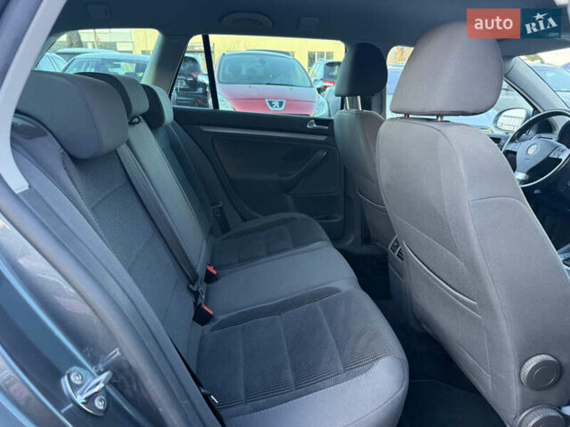 Серый Фольксваген Гольф, объемом двигателя 1.4 л и пробегом 60 тыс. км за 7999 $, фото 37 на Automoto.ua