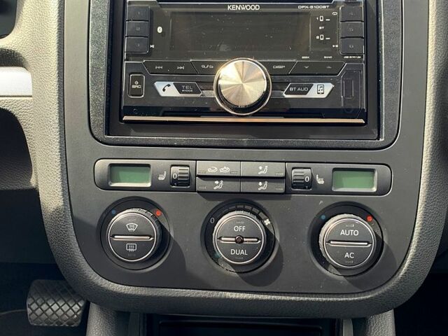 Серый Фольксваген Гольф, объемом двигателя 1.4 л и пробегом 236 тыс. км за 3800 $, фото 6 на Automoto.ua