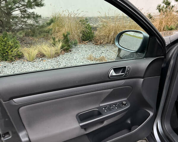 Серый Фольксваген Гольф, объемом двигателя 1.6 л и пробегом 218 тыс. км за 5850 $, фото 30 на Automoto.ua