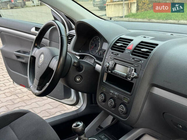 Серый Фольксваген Гольф, объемом двигателя 1.4 л и пробегом 229 тыс. км за 5900 $, фото 21 на Automoto.ua