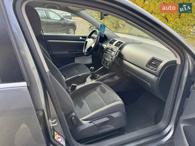 Сірий Фольксваген Гольф, об'ємом двигуна 1.9 л та пробігом 278 тис. км за 6900 $, фото 10 на Automoto.ua