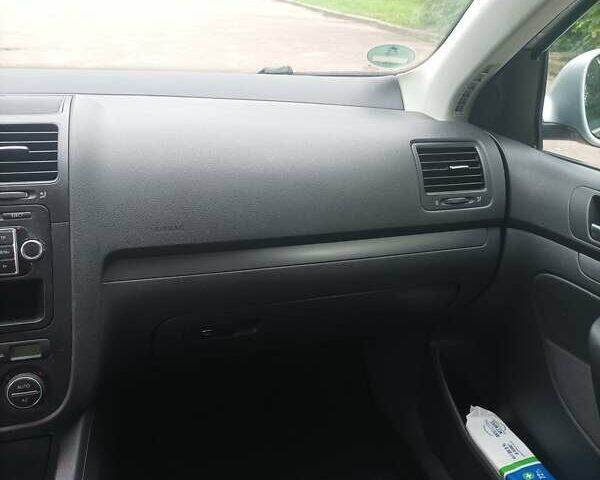 Серый Фольксваген Гольф, объемом двигателя 1.4 л и пробегом 175 тыс. км за 5300 $, фото 28 на Automoto.ua