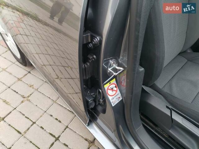 Серый Фольксваген Гольф, объемом двигателя 1.6 л и пробегом 253 тыс. км за 7700 $, фото 48 на Automoto.ua