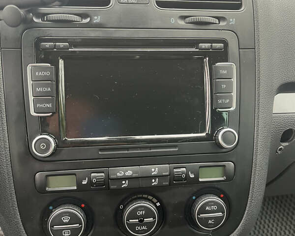 Серый Фольксваген Гольф, объемом двигателя 1.39 л и пробегом 241 тыс. км за 7000 $, фото 7 на Automoto.ua