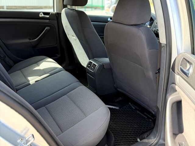 Сірий Фольксваген Гольф, об'ємом двигуна 1.6 л та пробігом 207 тис. км за 6700 $, фото 12 на Automoto.ua