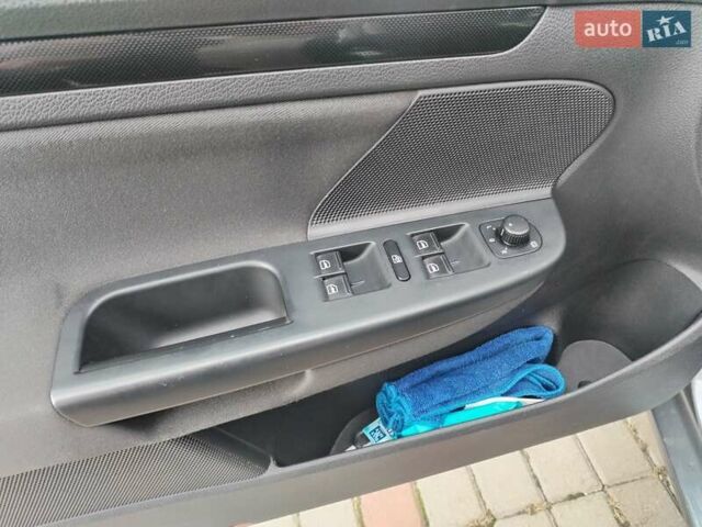 Серый Фольксваген Гольф, объемом двигателя 1.6 л и пробегом 253 тыс. км за 7700 $, фото 42 на Automoto.ua