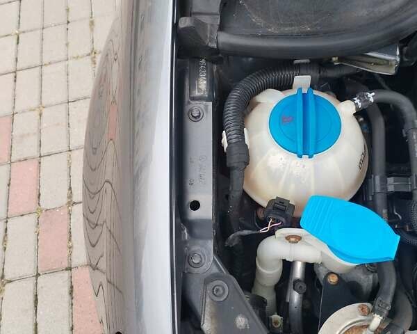 Серый Фольксваген Гольф, объемом двигателя 1.6 л и пробегом 253 тыс. км за 7700 $, фото 24 на Automoto.ua