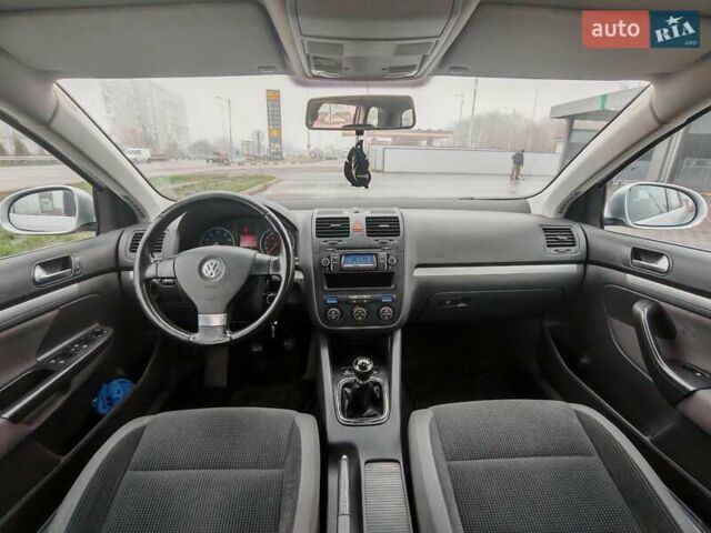 Серый Фольксваген Гольф, объемом двигателя 1.4 л и пробегом 245 тыс. км за 6000 $, фото 24 на Automoto.ua