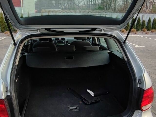 Серый Фольксваген Гольф, объемом двигателя 2 л и пробегом 300 тыс. км за 3000 $, фото 4 на Automoto.ua