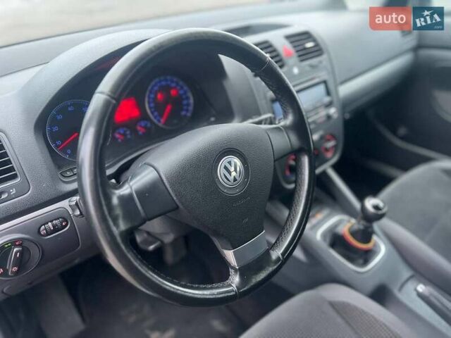Серый Фольксваген Гольф, объемом двигателя 1.4 л и пробегом 263 тыс. км за 6500 $, фото 24 на Automoto.ua