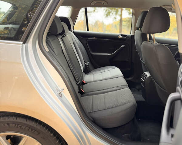 Сірий Фольксваген Гольф, об'ємом двигуна 1.39 л та пробігом 173 тис. км за 7800 $, фото 20 на Automoto.ua