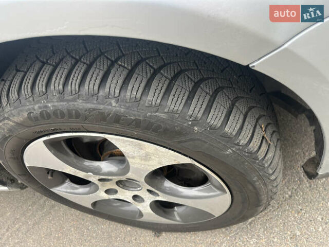 Серый Фольксваген Гольф, объемом двигателя 1.39 л и пробегом 241 тыс. км за 7000 $, фото 13 на Automoto.ua