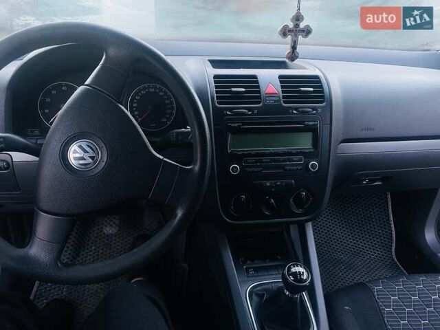 Серый Фольксваген Гольф, объемом двигателя 1.39 л и пробегом 298 тыс. км за 6000 $, фото 4 на Automoto.ua