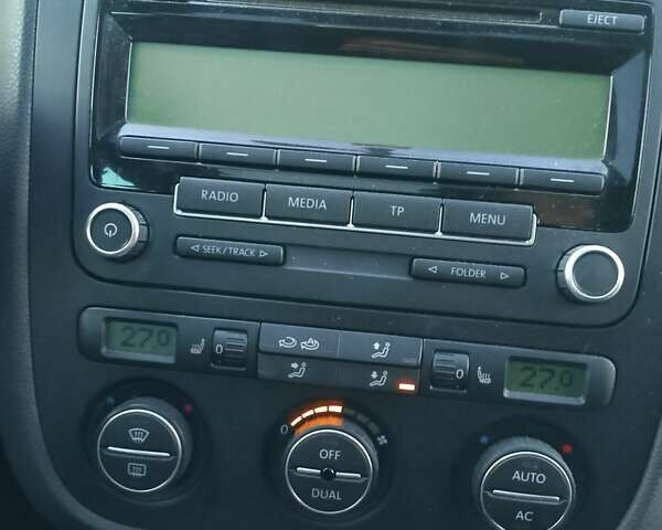 Серый Фольксваген Гольф, объемом двигателя 1.4 л и пробегом 237 тыс. км за 7500 $, фото 11 на Automoto.ua