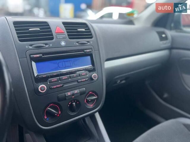 Серый Фольксваген Гольф, объемом двигателя 1.4 л и пробегом 263 тыс. км за 6500 $, фото 42 на Automoto.ua